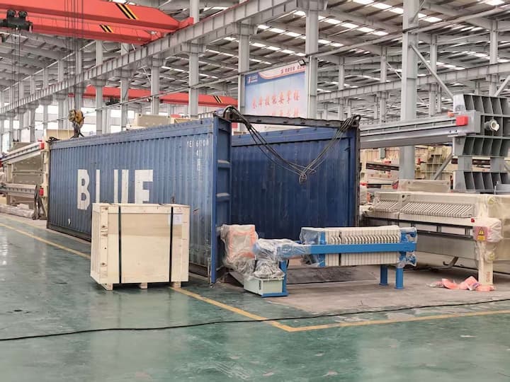 Chamber-type hydraulic filter press