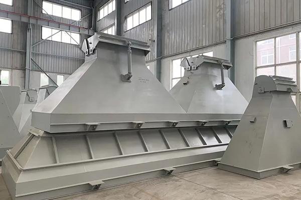 Electric sludge storage hopper