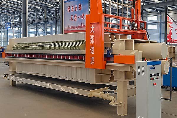 Water-flush filter press